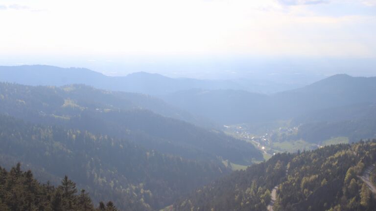 Dieses Bild zeigt eine Webcam-Aufnahme vom Achertal, aufgenommen am Dienstag, den 21.04.2026 um 18:20 Uhr. Die Temperatur betrug 4.9°C.