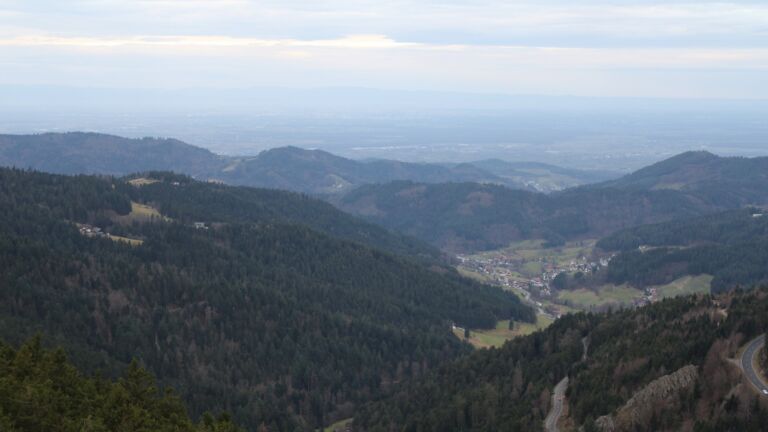 Dieses Bild zeigt eine Webcam-Aufnahme vom Achertal, aufgenommen am Freitag, den 19.12.2025 um 08:40 Uhr. Die Temperatur betrug 6.9°C.