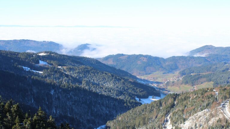 Dieses Bild zeigt eine Webcam-Aufnahme vom Achertal, aufgenommen am Samstag, den 22.11.2025 um 11:10 Uhr. Die Temperatur betrug -3.2°C.