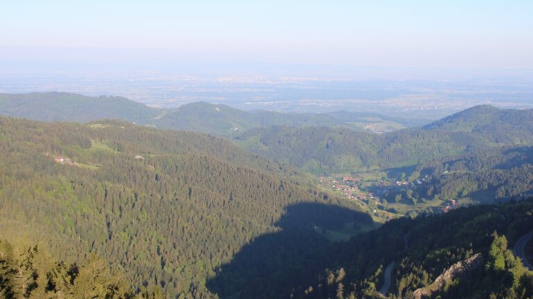 Dieses Bild zeigt eine Webcam-Aufnahme vom Achertal, aufgenommen am Sonntag, den 11.05.2025 um 07:20 Uhr. Die Temperatur betrug 9.9°C.