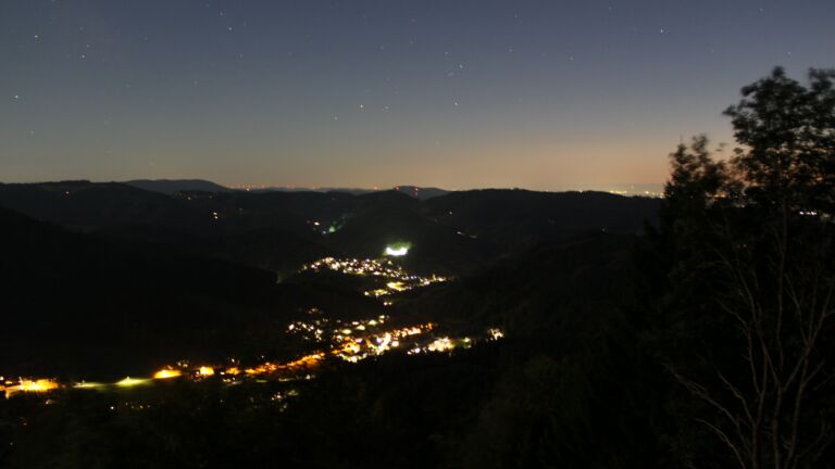 Dieses Bild zeigt eine Webcam-Aufnahme vom Achertal, aufgenommen am Dienstag, den 22.09.2026 um 20:40 Uhr. Die Temperatur betrug 13.6°C.