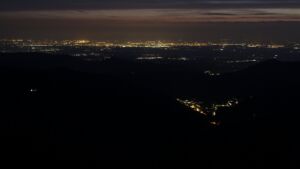 Dieses Bild zeigt eine Webcam-Aufnahme vom Achertal, aufgenommen am Mittwoch, den 15.04.2026 um 21:30 Uhr. Die Temperatur betrug 7.3°C.