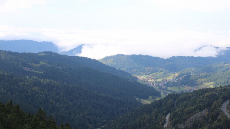Dieses Bild zeigt eine Webcam-Aufnahme vom Achertal, aufgenommen am Mittwoch, den 01.10.2025 um 12:40 Uhr. Die Temperatur betrug 7.8°C.