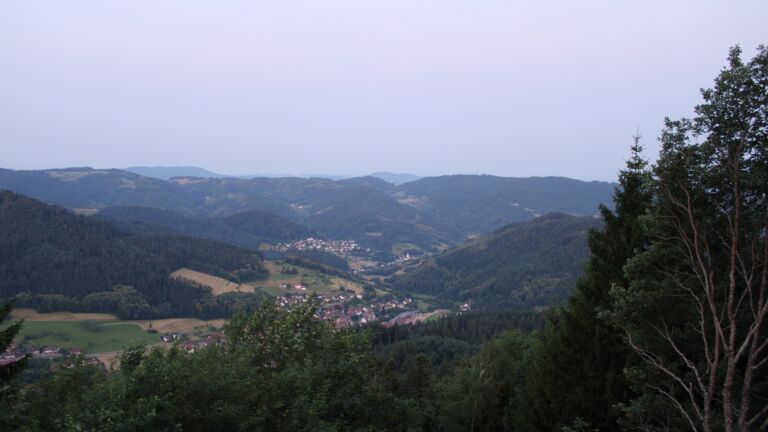 Dieses Bild zeigt eine Webcam-Aufnahme vom Achertal, aufgenommen am Samstag, den 27.06.2026 um 05:10 Uhr. Die Temperatur betrug 29.2°C.