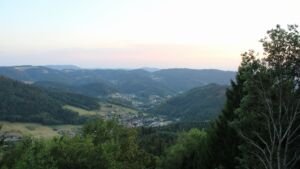 Dieses Bild zeigt eine Webcam-Aufnahme vom Achertal, aufgenommen am Freitag, den 14.08.2026 um 20:30 Uhr. Die Temperatur betrug 30.4°C.