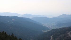 Dieses Bild zeigt eine Webcam-Aufnahme vom Achertal, aufgenommen am Montag, den 23.03.2026 um 15:00 Uhr. Die Temperatur betrug 7.6°C.