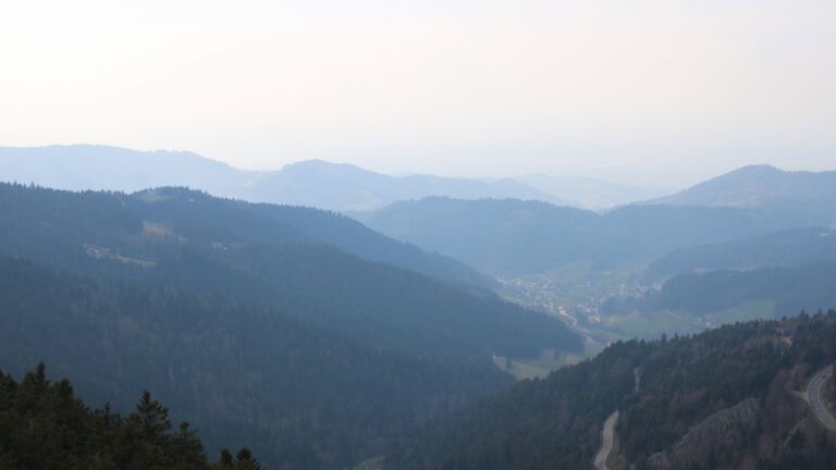 Dieses Bild zeigt eine Webcam-Aufnahme vom Achertal, aufgenommen am Montag, den 23.03.2026 um 15:00 Uhr. Die Temperatur betrug 7.6°C.