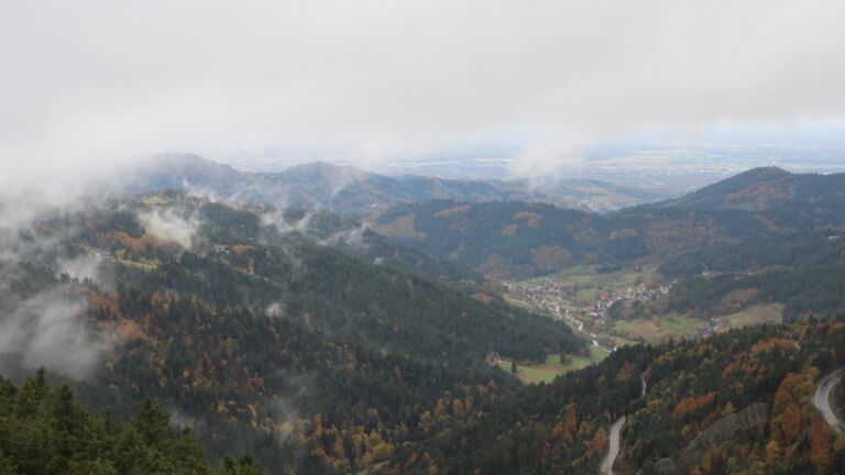 Dieses Bild zeigt eine Webcam-Aufnahme vom Achertal, aufgenommen am Montag, den 20.10.2025 um 13:50 Uhr. Die Temperatur betrug 8.8°C.