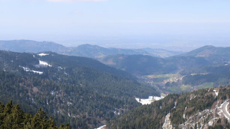 Dieses Bild zeigt eine Webcam-Aufnahme vom Achertal, aufgenommen am Donnerstag, den 02.04.2026 um 13:20 Uhr. Die Temperatur betrug 6.1°C.