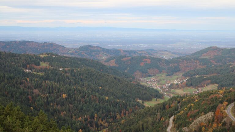 Dieses Bild zeigt eine Webcam-Aufnahme vom Achertal, aufgenommen am Samstag, den 01.11.2025 um 08:20 Uhr. Die Temperatur betrug 12.9°C.