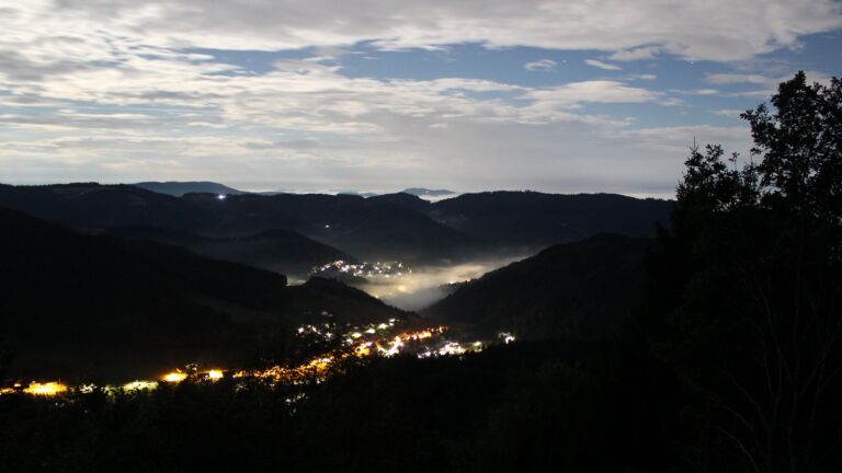Dieses Bild zeigt eine Webcam-Aufnahme vom Achertal, aufgenommen am Mittwoch, den 26.08.2026 um 00:00 Uhr. Die Temperatur betrug 16.5°C.