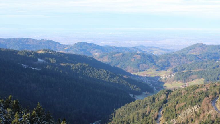 Dieses Bild zeigt eine Webcam-Aufnahme vom Achertal, aufgenommen am Dienstag, den 02.12.2025 um 10:50 Uhr. Die Temperatur betrug 4.6°C.