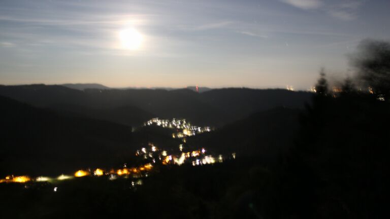 Dieses Bild zeigt eine Webcam-Aufnahme vom Achertal, aufgenommen am Montag, den 24.08.2026 um 00:30 Uhr. Die Temperatur betrug 13.9°C.