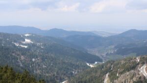 Dieses Bild zeigt eine Webcam-Aufnahme vom Achertal, aufgenommen am Freitag, den 03.04.2026 um 13:00 Uhr. Die Temperatur betrug 5.2°C.