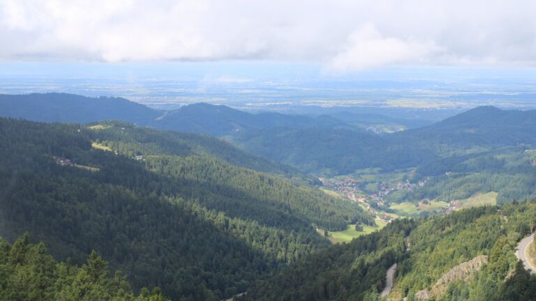 Dieses Bild zeigt eine Webcam-Aufnahme vom Achertal, aufgenommen am Samstag, den 30.08.2025 um 12:00 Uhr. Die Temperatur betrug 11.4°C.