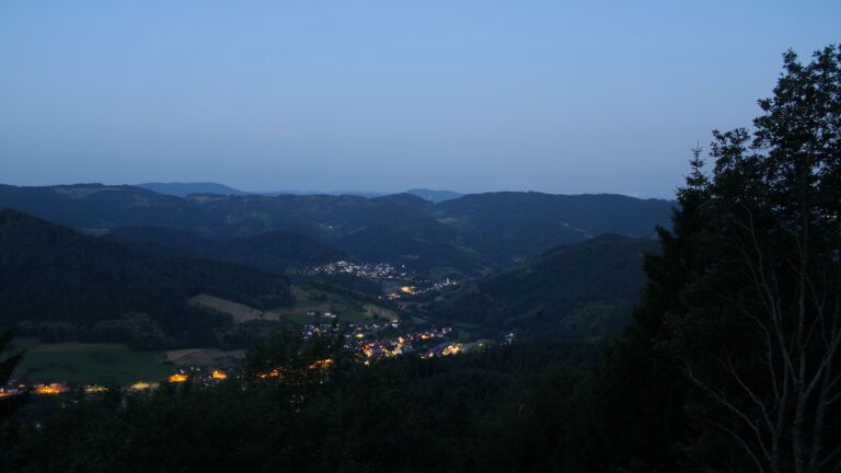 Dieses Bild zeigt eine Webcam-Aufnahme vom Achertal, aufgenommen am Montag, den 22.06.2026 um 04:30 Uhr. Die Temperatur betrug 25°C.