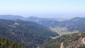 Dieses Bild zeigt eine Webcam-Aufnahme vom Achertal, aufgenommen am Dienstag, den 07.04.2026 um 14:10 Uhr. Die Temperatur betrug 13.7°C.