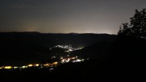 Dieses Bild zeigt eine Webcam-Aufnahme vom Achertal, aufgenommen am Samstag, den 25.07.2026 um 03:30 Uhr. Die Temperatur betrug 20.7°C.