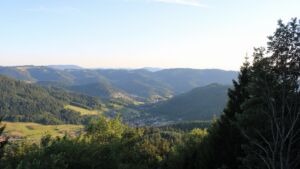 Dieses Bild zeigt eine Webcam-Aufnahme vom Achertal, aufgenommen am Sonntag, den 12.07.2026 um 20:20 Uhr. Die Temperatur betrug 26.6°C.