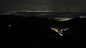 Dieses Bild zeigt eine Webcam-Aufnahme vom Achertal, aufgenommen am Mittwoch, den 21.01.2026 um 21:30 Uhr. Die Temperatur betrug 4.8°C.