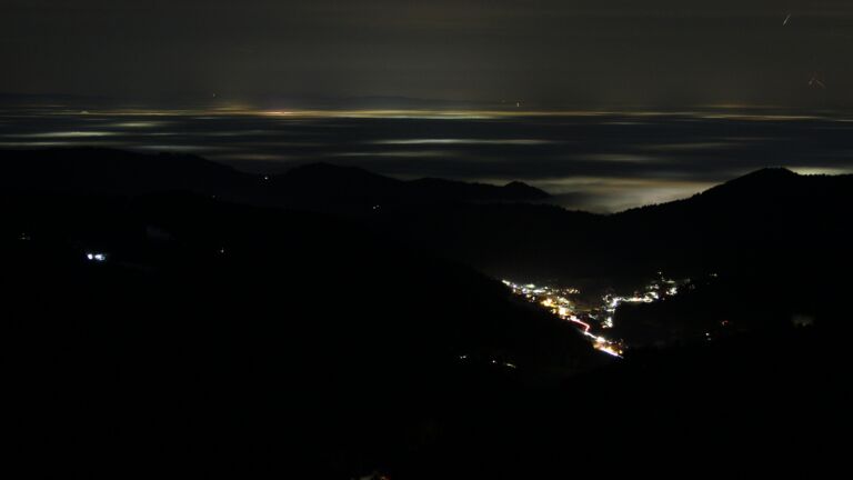 Dieses Bild zeigt eine Webcam-Aufnahme vom Achertal, aufgenommen am Mittwoch, den 21.01.2026 um 21:30 Uhr. Die Temperatur betrug 4.8°C.