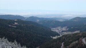 Dieses Bild zeigt eine Webcam-Aufnahme vom Achertal, aufgenommen am Montag, den 01.12.2025 um 07:50 Uhr. Die Temperatur betrug -1.2°C.