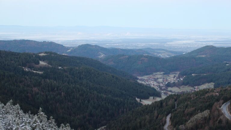 Dieses Bild zeigt eine Webcam-Aufnahme vom Achertal, aufgenommen am Montag, den 01.12.2025 um 07:50 Uhr. Die Temperatur betrug -1.2°C.