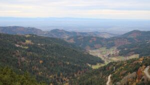 Dieses Bild zeigt eine Webcam-Aufnahme vom Achertal, aufgenommen am Samstag, den 01.11.2025 um 08:50 Uhr. Die Temperatur betrug 13.2°C.