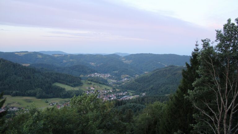 Dieses Bild zeigt eine Webcam-Aufnahme vom Achertal, aufgenommen am Dienstag, den 21.07.2026 um 05:50 Uhr. Die Temperatur betrug 11.3°C.