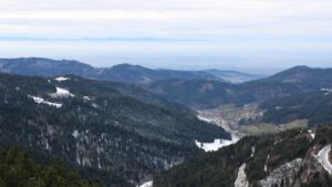 Dieses Bild zeigt eine Webcam-Aufnahme vom Achertal, aufgenommen am Sonntag, den 23.11.2025 um 14:00 Uhr. Die Temperatur betrug -1.4°C.