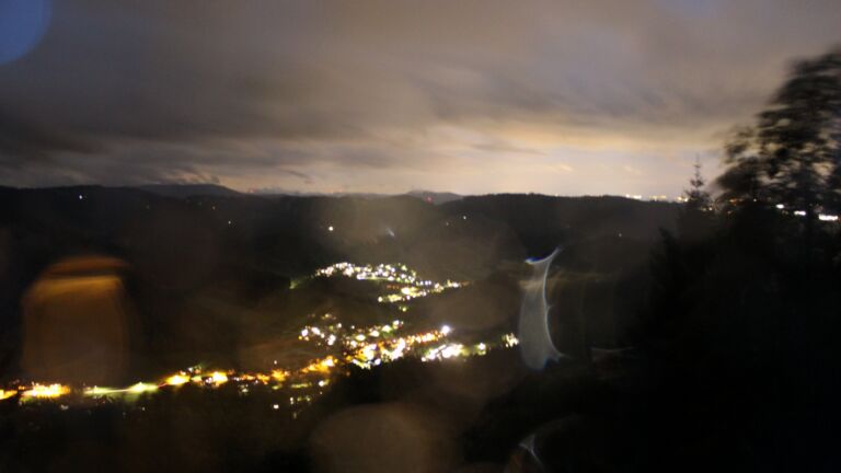 Dieses Bild zeigt eine Webcam-Aufnahme vom Achertal, aufgenommen am Mittwoch, den 13.05.2026 um 22:20 Uhr. Die Temperatur betrug 4.7°C.