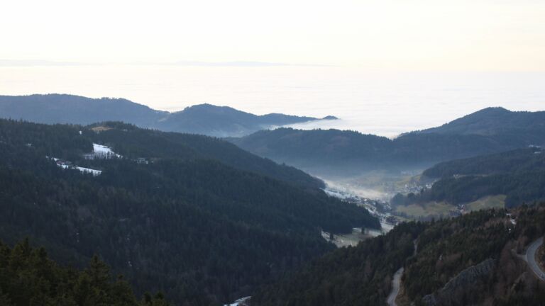 Dieses Bild zeigt eine Webcam-Aufnahme vom Achertal, aufgenommen am Mittwoch, den 21.01.2026 um 16:30 Uhr. Die Temperatur betrug 4.5°C.