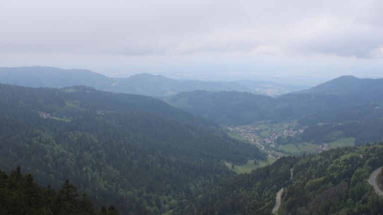 Dieses Bild zeigt eine Webcam-Aufnahme vom Achertal, aufgenommen am Dienstag, den 05.05.2026 um 12:40 Uhr. Die Temperatur betrug 10.2°C.