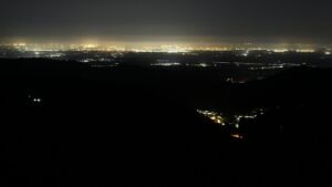 Dieses Bild zeigt eine Webcam-Aufnahme vom Achertal, aufgenommen am Samstag, den 25.04.2026 um 04:30 Uhr. Die Temperatur betrug 9.8°C.