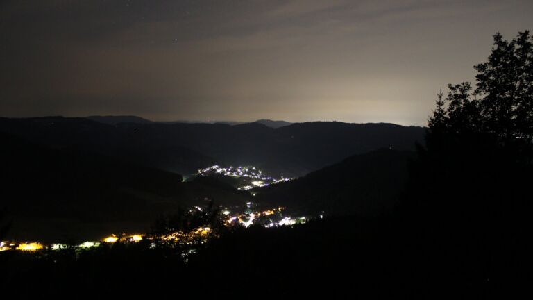 Dieses Bild zeigt eine Webcam-Aufnahme vom Achertal, aufgenommen am Donnerstag, den 16.07.2026 um 03:00 Uhr. Die Temperatur betrug 19.1°C.