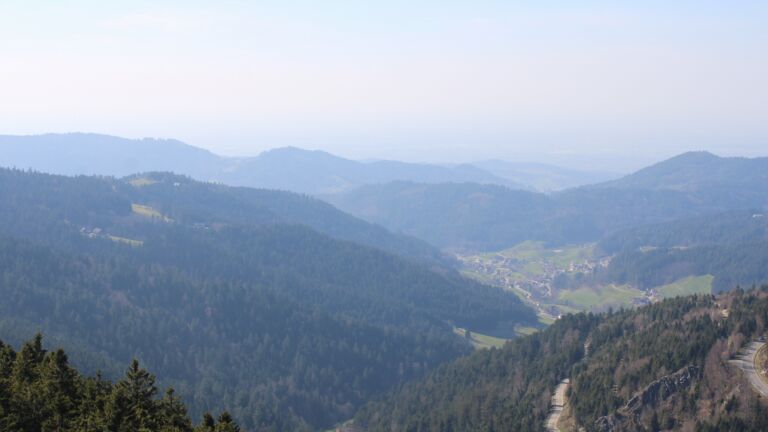 Dieses Bild zeigt eine Webcam-Aufnahme vom Achertal, aufgenommen am Donnerstag, den 19.03.2026 um 14:30 Uhr. Die Temperatur betrug 9.2°C.