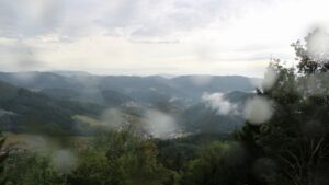 Dieses Bild zeigt eine Webcam-Aufnahme vom Achertal, aufgenommen am Freitag, den 28.08.2026 um 10:40 Uhr. Die Temperatur betrug 17.3°C.