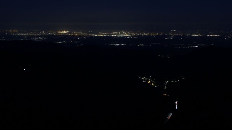 Dieses Bild zeigt eine Webcam-Aufnahme vom Achertal, aufgenommen am Montag, den 20.04.2026 um 05:20 Uhr. Die Temperatur betrug 3.7°C.