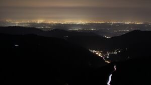 Dieses Bild zeigt eine Webcam-Aufnahme vom Achertal, aufgenommen am Samstag, den 07.03.2026 um 20:30 Uhr. Die Temperatur betrug 9.2°C.