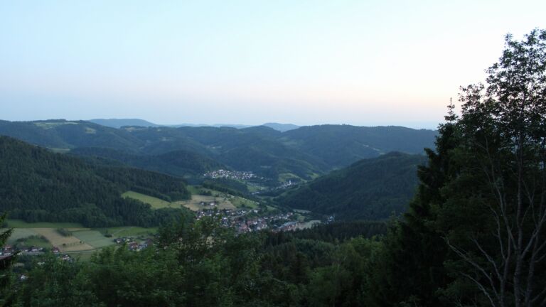 Dieses Bild zeigt eine Webcam-Aufnahme vom Achertal, aufgenommen am Donnerstag, den 28.05.2026 um 21:30 Uhr. Die Temperatur betrug 19.5°C.