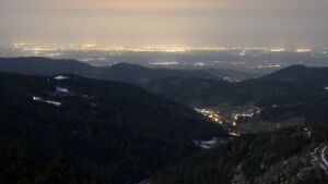 Dieses Bild zeigt eine Webcam-Aufnahme vom Achertal, aufgenommen am Freitag, den 03.04.2026 um 01:00 Uhr. Die Temperatur betrug 3.4°C.