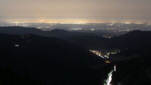 Dieses Bild zeigt eine Webcam-Aufnahme vom Achertal, aufgenommen am Freitag, den 06.03.2026 um 05:20 Uhr. Die Temperatur betrug 11.4°C.