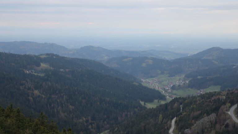 Dieses Bild zeigt eine Webcam-Aufnahme vom Achertal, aufgenommen am Donnerstag, den 16.04.2026 um 07:10 Uhr. Die Temperatur betrug 7.5°C.