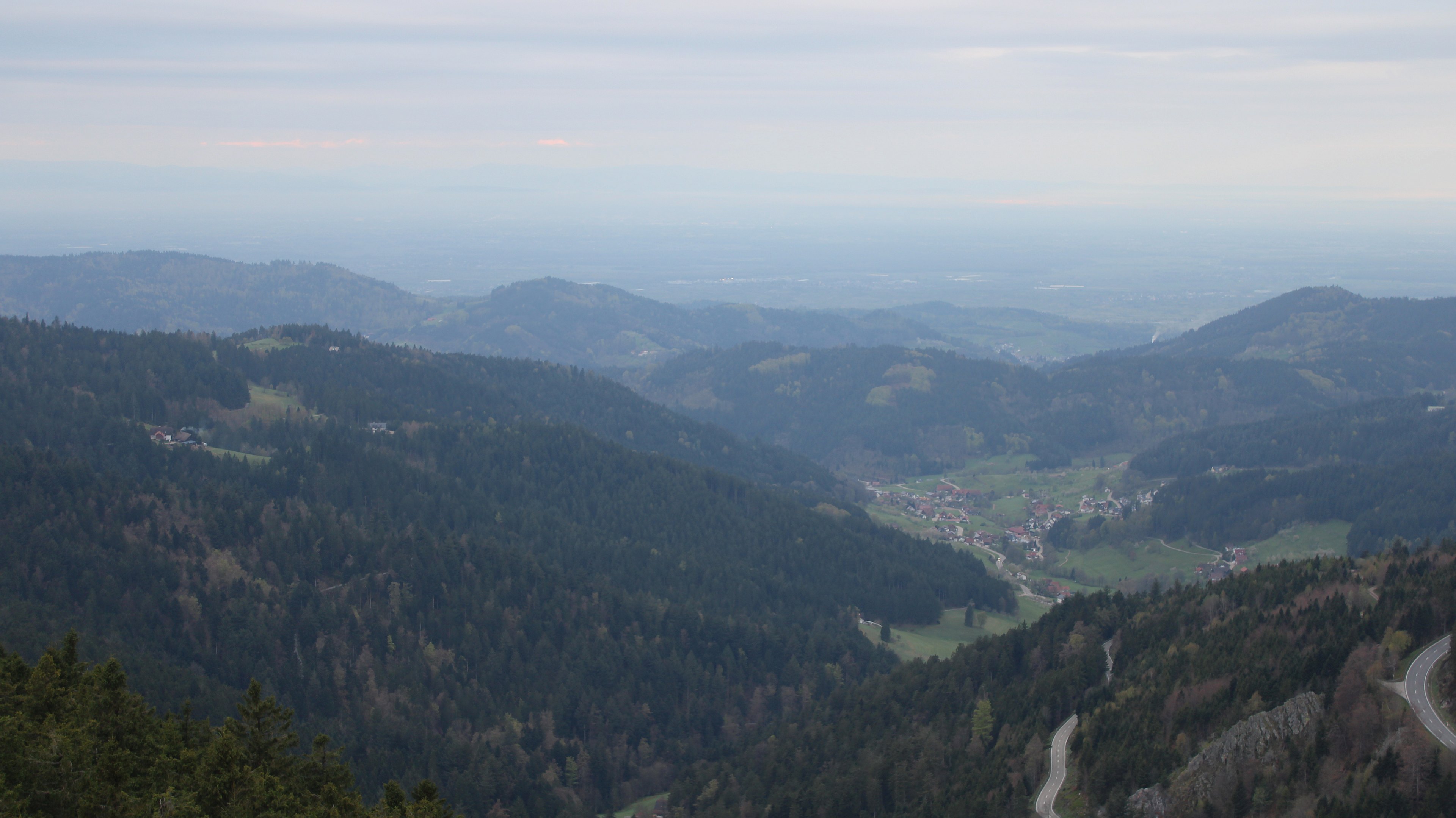 Dieses Bild zeigt eine Webcam-Aufnahme vom Achertal, aufgenommen am Donnerstag, den 16.04.2026 um 07:10 Uhr. Die Temperatur betrug 7.5°C.