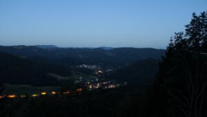 Dieses Bild zeigt eine Webcam-Aufnahme vom Achertal, aufgenommen am Samstag, den 04.07.2026 um 04:30 Uhr. Die Temperatur betrug 16.1°C.