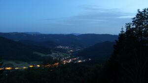 Dieses Bild zeigt eine Webcam-Aufnahme vom Achertal, aufgenommen am Samstag, den 30.05.2026 um 22:10 Uhr. Die Temperatur betrug 22.9°C.