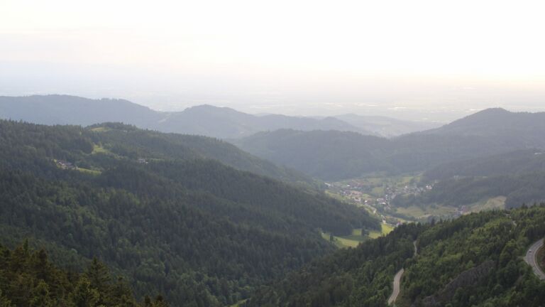Dieses Bild zeigt eine Webcam-Aufnahme vom Achertal, aufgenommen am Montag, den 26.05.2025 um 19:40 Uhr. Die Temperatur betrug 9.6°C.