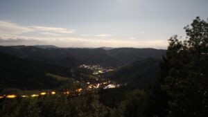 Dieses Bild zeigt eine Webcam-Aufnahme vom Achertal, aufgenommen am Samstag, den 29.08.2026 um 05:00 Uhr. Die Temperatur betrug 13.7°C.