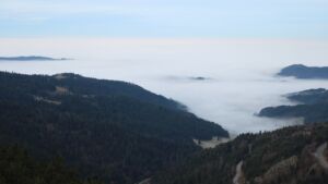 Dieses Bild zeigt eine Webcam-Aufnahme vom Achertal, aufgenommen am Montag, den 22.12.2025 um 08:50 Uhr. Die Temperatur betrug 6.9°C.