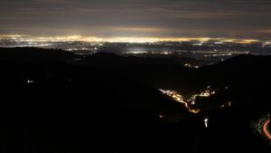 Dieses Bild zeigt eine Webcam-Aufnahme vom Achertal, aufgenommen am Dienstag, den 02.12.2025 um 06:10 Uhr. Die Temperatur betrug 1.5°C.